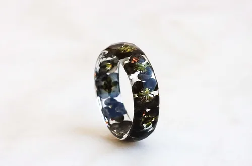 Vista 5 de Faceted Resin Ring with Black Alyssum Flowers and Gold/Silver/Copper Flakes, Nature Inspired Jewelry, Real Flowers Inside