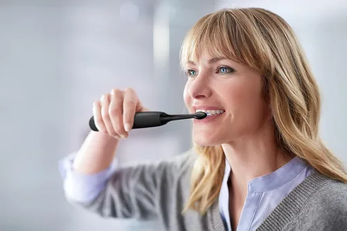 Vista 10 de Philips Sonicare Cepillo de dientes eléctrico recargable ProtectiveClean 6500 con estuche de viaje de carga y cabezal de cepillo adicional, negro