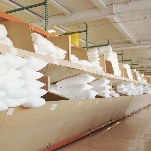 Vista 6 de Juego de 2 almohadas rectangulares de 21 x 72 pulgadas, hipoalergénicas 50/50 de mezcla de poliéster esponjosas, funda de 100 % algodón batista