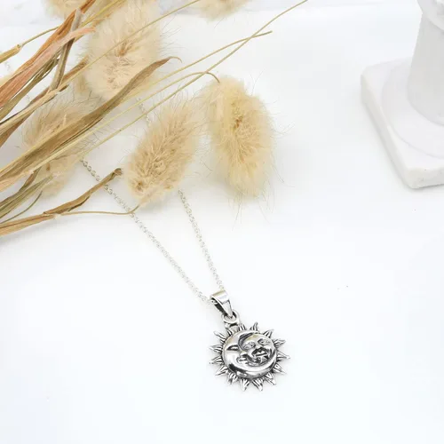 Vista 2 de AeraVida Collar de plata de ley 925 con sol celestial y luna, Metal
