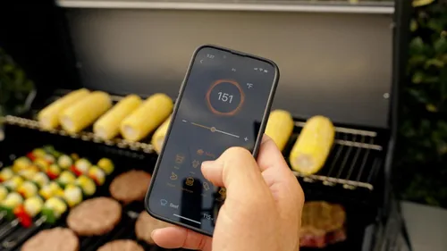 Vista 3 de Monument Grills Parrilla de barbacoa inteligente de gas natural convertible de 6 quemadores de acero inoxidable Denali 605 con kit de conversión