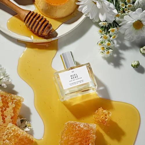 Vista 142 de Le Monde Gourmand Fraise Fouettée Eau de Parfum - 1 fl oz (1.0 fl oz) - Notas de perfume de vainilla, fresa, azúcar