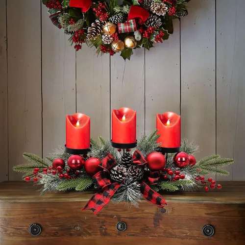Vista 2 de Arreglo de mesa navideño de 27.5 pulgadas con portavelas, bayas rojas y piñas