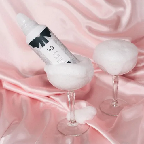 Vista 5 de R+Co Mousse de peinado CHIFFON: espuma ligera para el cabello, añade volumen y textura, todo tipo de cabello