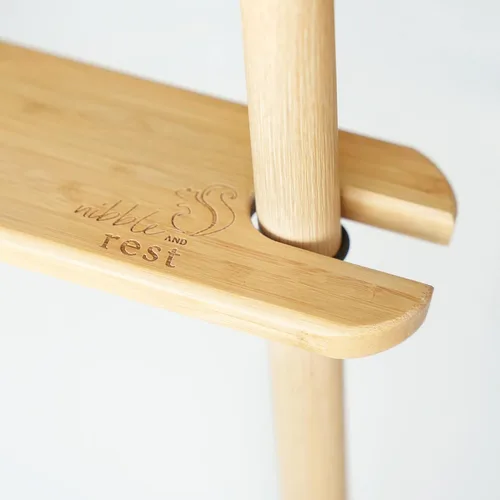 Vista 7 de Nibble and Rest Woodsi Footsi - Reposapiés para silla alta IKEA Antilop, reposapiés de madera de bambú, altura ajustable, accesorios para silla