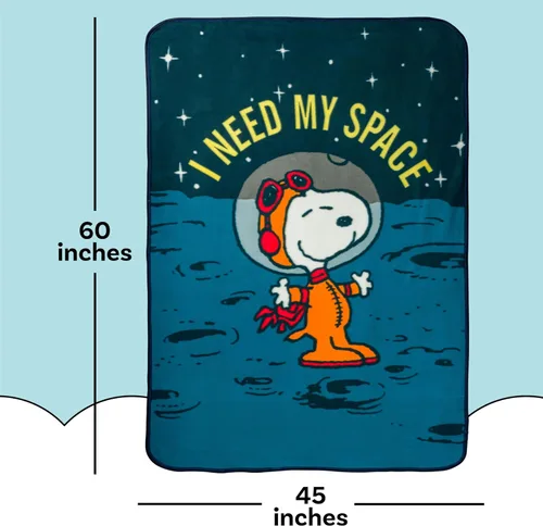 Vista 2 de Manta de forro polar Silver Buffalo Peanuts Snoopy Necesito mi espacio Astronauta del espacio exterior Luna 45" x 60", manta suave y acogedora, 180