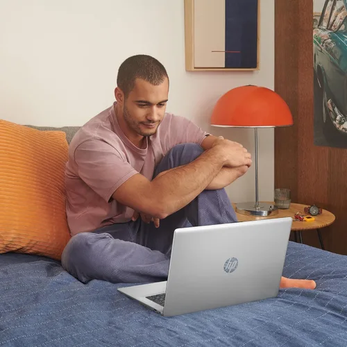 Vista 7 de HP Computadora portátil 17, pantalla HD+ de 17.3", Intel Core i5-1334U, 32 GB de RAM, SSD de 1 TB, huella digital, Windows 11 Pro, plata natural