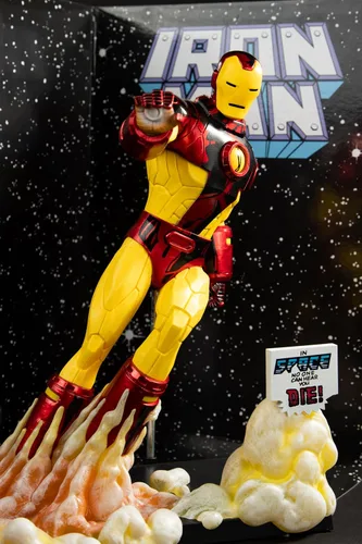Vista 6 de McFarlane Marvel Iron Man - Juguete coleccionable a escala 1:6 con escena y cómic (Iron Man #256)