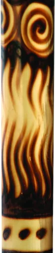 Vista 3 de Didgeridoo Bamboo quemado 47" de largo con bolsa roja