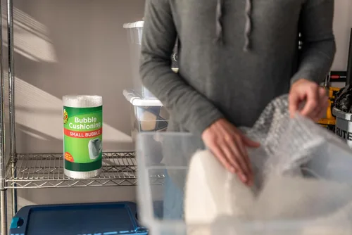 Vista 3 de Duck Brand Bubble Wrap - Embalaje protector original, 12 pulgadas de ancho x 30 pies de largo, rollo individual (393251), transparente