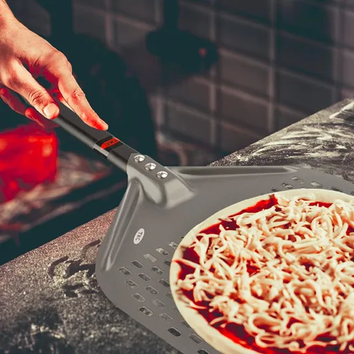 Vista 8 de TKC Pala Perforada para Pizza - Volteador de Pizza de Metal de 12 pulgadas compatible con Hornos Ooni, Uso Interior y Exterior, Mango Duradero