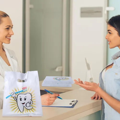 Vista 4 de Aliceset 300 bolsas de mercancía de dientes con asas, bolsas dentales de plástico para pacientes, regalos dentales a granel para consulta dental