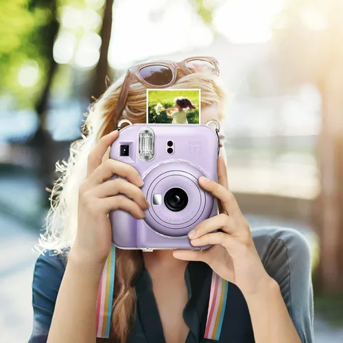 Vista 5 de Fintie Funda protectora transparente para cámara instantánea Fujifilm Instax Mini 12, carcasa rígida de cristal con bolsillo de película mejorado