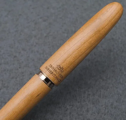 Vista 3 de JINHAO 9036 - Pluma estilográfica de madera natural, hecha a mano (punta fina de 0.020 in, madera de cerezo)