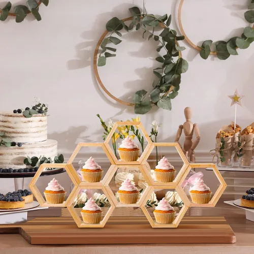 Vista 5 de Kigley 8 piezas de mini panales de panal, soporte hexagonal de madera para pasteles, letrero flotante hexagonal para mesa de baby shower, fiesta