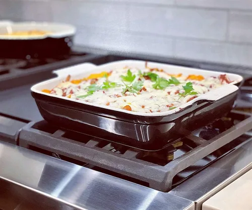 Vista 2 de Partito Bella Plato rectangular de cerámica de alta calidad de 12.5 x 10 x 2 pulgadas con tapa clásica – Horno de cocina para lasaña, cazuela