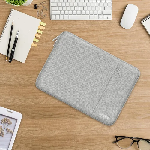 Vista 227 de MOSISO Funda vertical de poliéster con bolsillo para laptop de 13 pulgadas, para computadora MacBook Air M4, M3, M2 y M1 de 2025 a 2018 y Pro M2