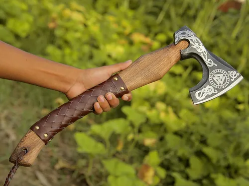 Vista 3 de ANCILLA Hacha vikinga de 16 pulgadas para camping, hecha de hoja de acero al carbono forjada a mano y mango de palisandro, el hacha viene con funda