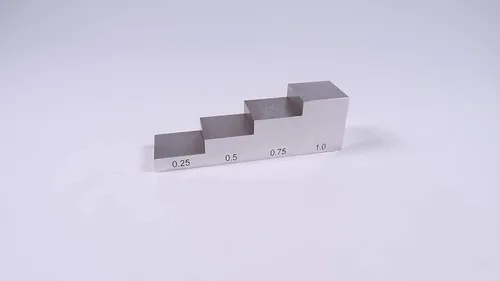 Vista 2 de Bloque de prueba de acero de 4 pasos UT Block 1018 0.25''-0.5''-0.75''-1" bloque de calibración de cuña de paso conforme a ASTM E797 con estuche