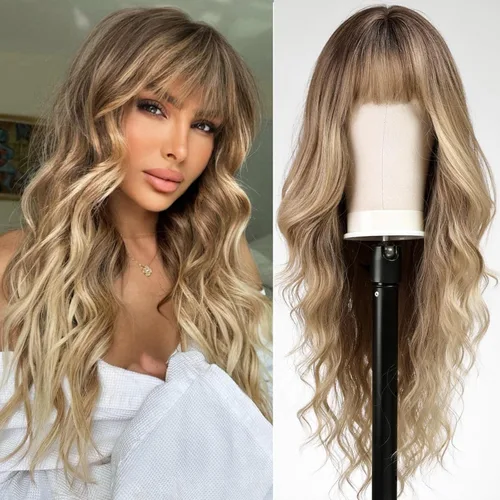 Vista 7 de KOME Pelucas rubias claras con flequillo, peluca larga ondulada de mezcla de rubio 613 para mujer, peluca de cabello sintético largo y rizado