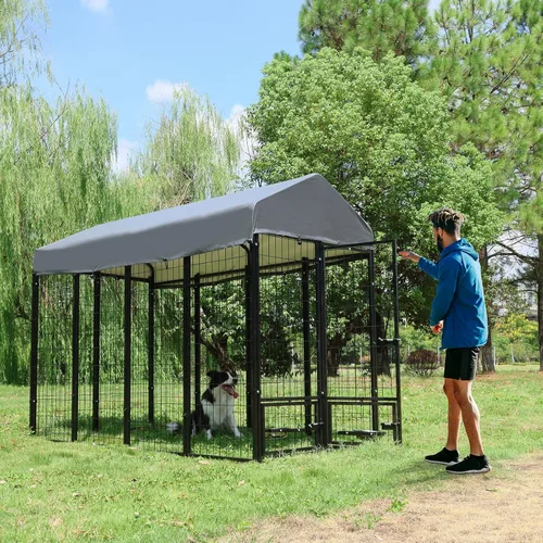 Vista 5 de Perrera para perros al aire libre de 8 x 4 x 6 pies con techo y soportes giratorios para tazones, recinto grande de metal para perros, casa