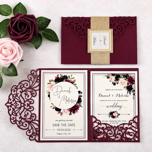 Vista 2 de 50 invitaciones de boda personalizadas de 4.7 x 7 pulgadas, cortadas con láser burdeos, con sobres, bolsillo hueco rosa y purpurina dorada