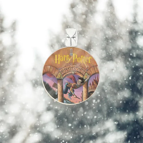 Vista 2 de Trend Setters Harry Potter (portadas de libros), 3.5 pulgadas, estampado de Starfire, accesorio de impresión de vidrio colgante