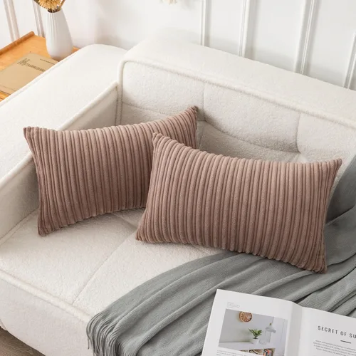 Vista 70 de UGASA - Fundas de almohada decorativas de terciopelo suave y sólidas de Navidad para sala de estar/sofá, 16 x 16 pulgadas, 2 unidades, color burdeos