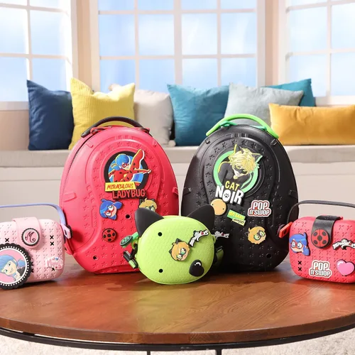 Vista 6 de Miraculous Ladybug - Bolso Pop n' Swop, con 4 insignias, asa y cremallera, bolso impermeable ligero y duradero (Wyncor)