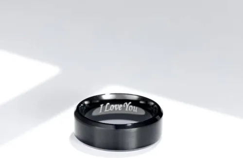 Vista 3 de King Will - Anillo de acero inoxidable de, pulgadas, acabado mate chapado en plata y borde biselado pulido con grabado láser I love you