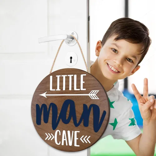 Vista 6 de Letrero redondo de madera con diseño de cueva de Little Man para puerta de niño pequeño, cuarto de bebé, arte de pared, madera natural, dormitorio