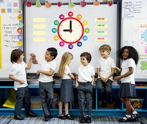 Vista 4 de D24TIME Juego de 34 tablones de anuncios de Telling Time, reloj decorativo para niños que aprenden a decir la hora, decir la hora, práctica