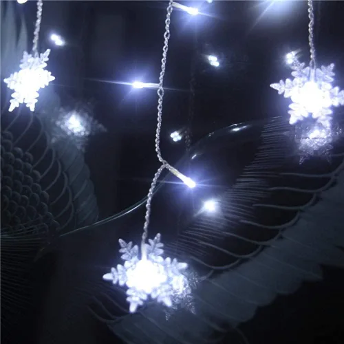 Vista 2 de luces LED para cortina, 13 pies/4M, 96 luces LED en forma de copo de nieve, luces de cadena para cortina enchufables, con memoria, luces de ventana