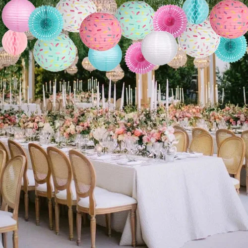 Vista 2 de Aiminjey 15 piezas de decoración de fiesta de cumpleaños en forma de dona colgantes, faroles de papel para abanicos de papel, bola de panal