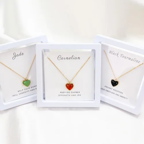 Vista 4 de SmileBelle Collar de corazón como regalo de Navidad, collar gótico de turmalina negra, collares de cornalina roja como colgante de cristal