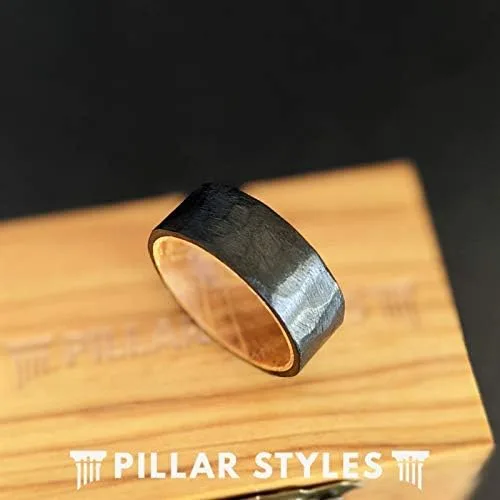 Vista 3 de Titanium Whiskey Barrel Rings for Men Hammered Wedding Band Black Wooden Ring 8mm Unique Whiskey Wood Mens Ring