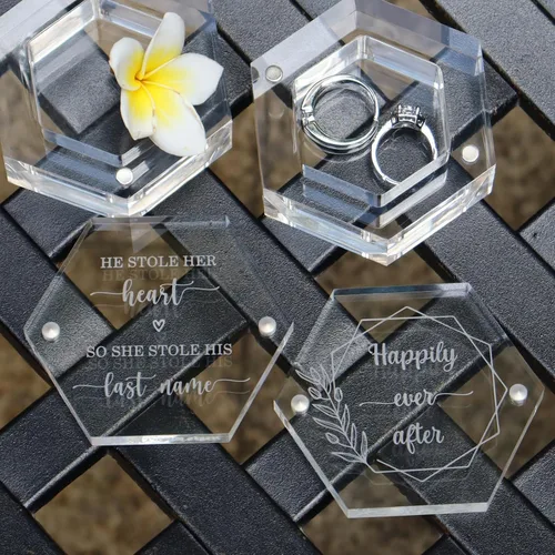Vista 6 de Cajas grabadas para anillos de boda para ceremonia, caja de acrílico para compromiso de propuesta de boda (Hexágono C)