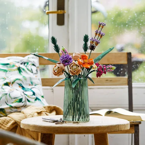 Vista 10 de LEGO Botanicals Flower Bouquet Building Set - Artificial Flowers for Decoration for Home and Display, Ages 18+ - for Table, Desk, Office - Gift for