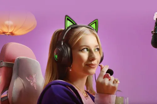 Vista 4 de Auriculares Razer Kraken Kitty V2 USB con cable RGB: Orejas de Kitty Chroma - Iluminación reactiva para transmisión - Micrófono cardioide HyperClear