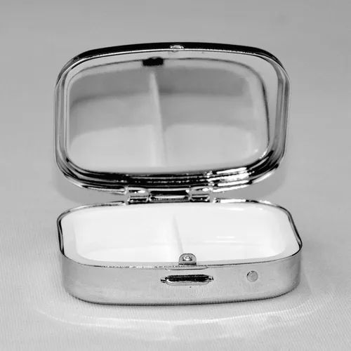 Vista 4 de Christmas Snow Cow Print Pill Box Square Pill Case 2 Compartment Small Metal Medicine Organizer Portable Travel Pillbox for Pocket Purse Cute Mini