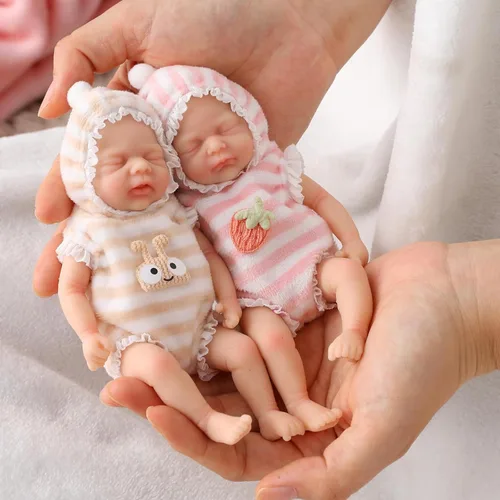Vista 4 de Mire & Mire Mini muñecas Reborn de silicona gemelas de 6 pulgadas con ropa y accesorios de alimentación, realistas, niñas y niños
