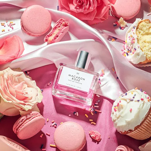 Vista 13 de Le Monde Gourmand Fraise Fouettée Eau de Parfum - 1 fl oz (1.0 fl oz) - Notas de perfume de vainilla, fresa, azúcar