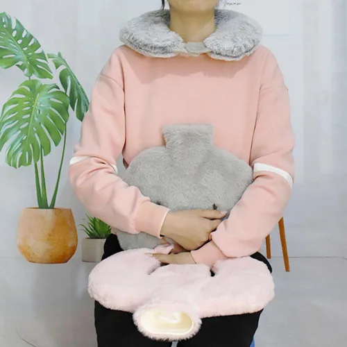 Vista 2 de Botella de agua caliente en forma de U, botella de agua caliente para cuello y hombro, bolsa de agua caliente de 1 litro con funda desmontable