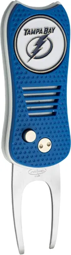Vista 22 de Team Golf NHL Switchblade Divot Herramienta con marcador magnético de doble cara, cuenta con un diseño patentado de una sola punta, causa menos daño