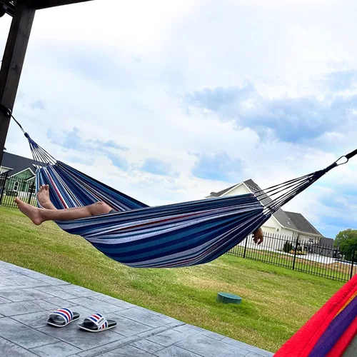 Vista 7 de Anyoo - Hamaca de algodón para jardín, con correas para colgar, hasta 660 libras, hamaca portátil con bolsa de viaje, perfecta para acampar al aire