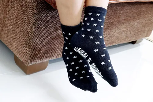 Vista 5 de RATIVE - Calcetines antideslizantes con agarres para bebé, bebés, niños pequeños, niños y niños