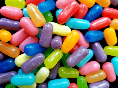 Vista 2 de Mike y Ike Mega Mix 10 Sabores Caramelos Masticables con Sabor a Frutas 5 Oz Caja de Teatro, Surtidos de Frutas, 12