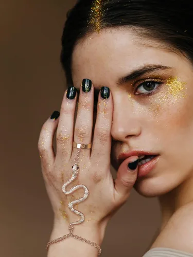 Vista 6 de HUASAI Pulsera de serpiente de cadena de mano para mujer, pulsera de anillo de dedo, arnés de mano esclava, joyería de serpiente para fiesta