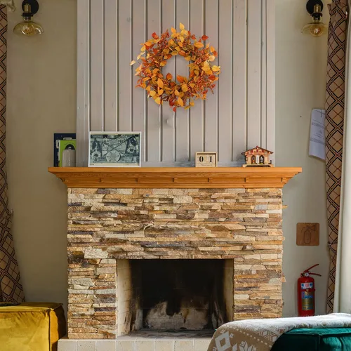 Vista 7 de YNYLCHMX Coronas de otoño de 18 pulgadas para puerta delantera, corona de otoño artificial, corona de puerta de otoño con hojas de eucalipto y sorgo