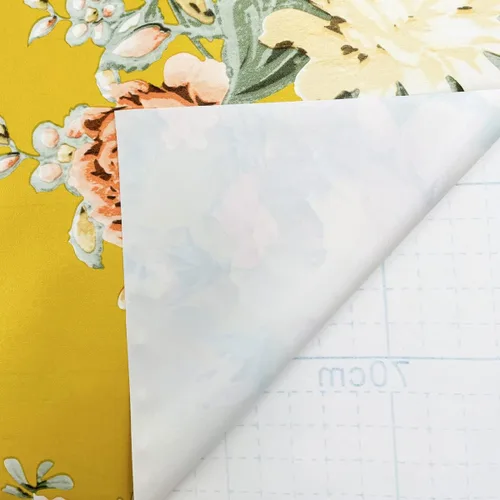 Vista 3 de Rollo de papel tapiz floral de 32.8 pies para despegar y pegar, de vinilo de peonía amarilla, fácil de usar, contra salpicaduras